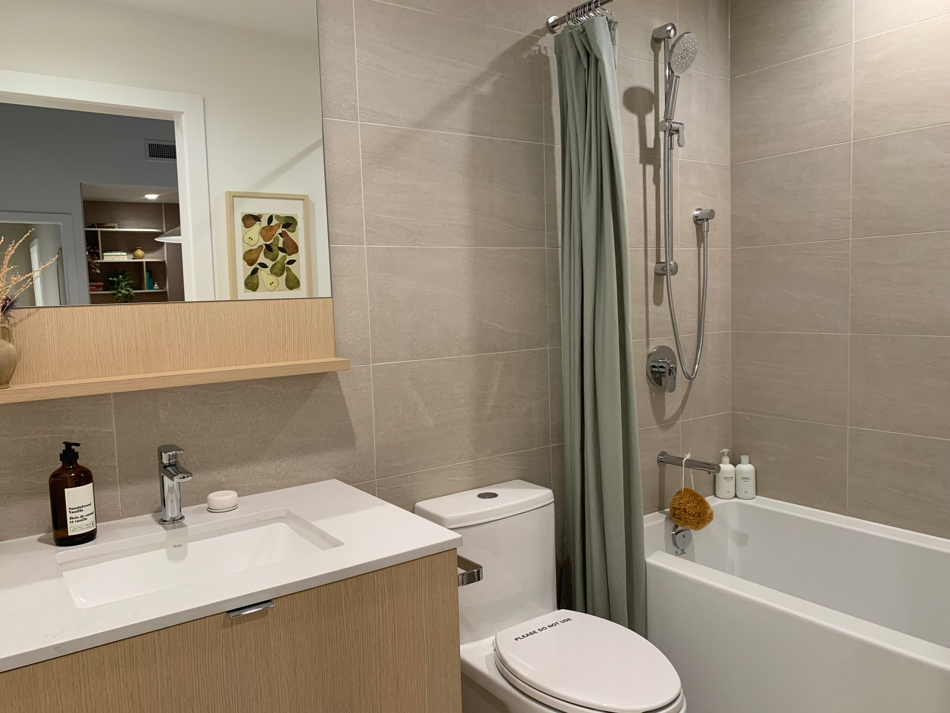 kwasen bathroom in warm at 3405 Willingdon, Central BN, Burnaby North kwasen bathroom in warm at 3405 Willingdon, Central BN, Burnaby North