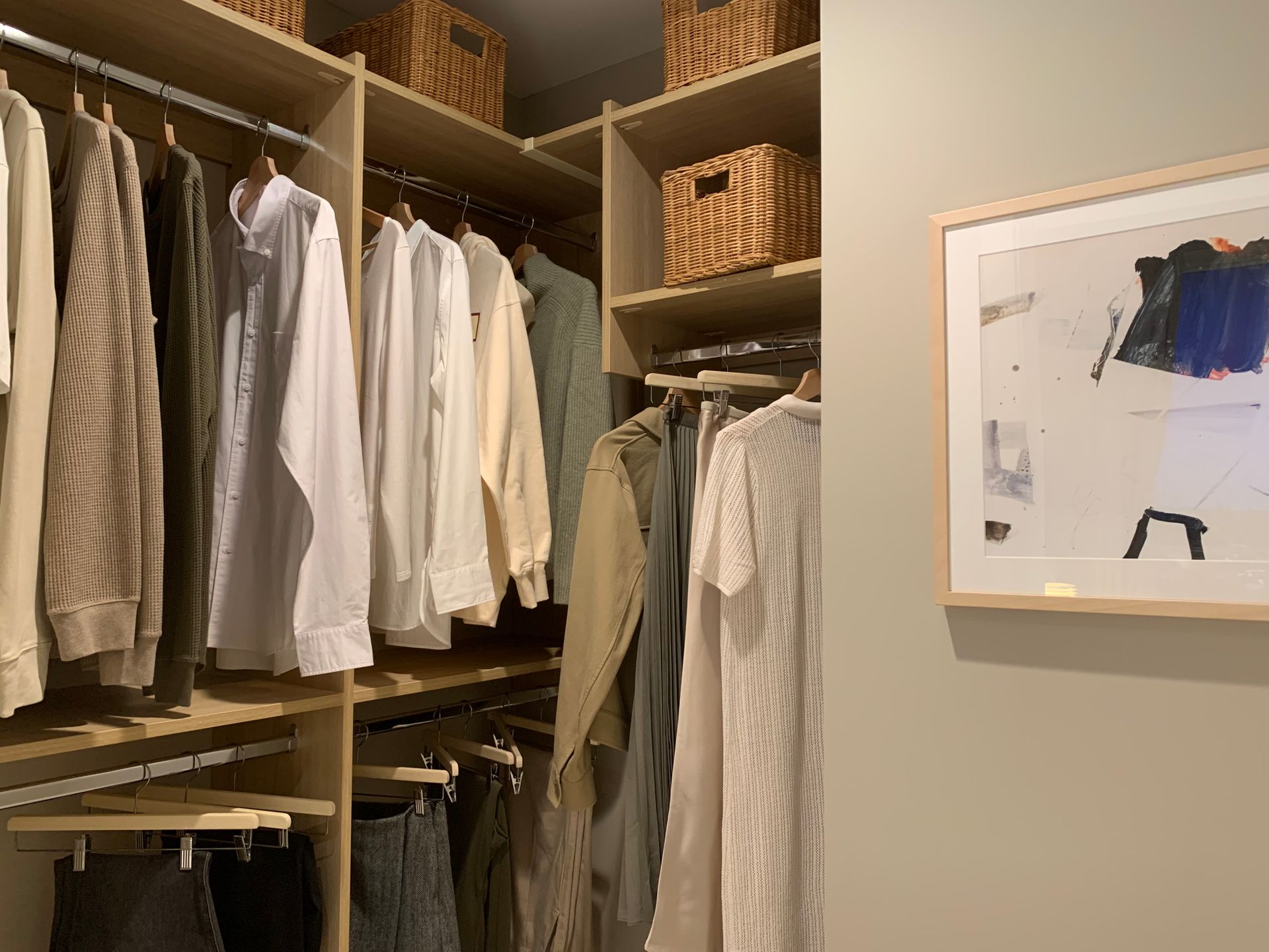 kwasen display walk-in closet with upgraded fittings at 3405 Willingdon, Central BN, Burnaby North kwasen display walk-in closet with upgraded fittings at 3405 Willingdon, Central BN, Burnaby North
