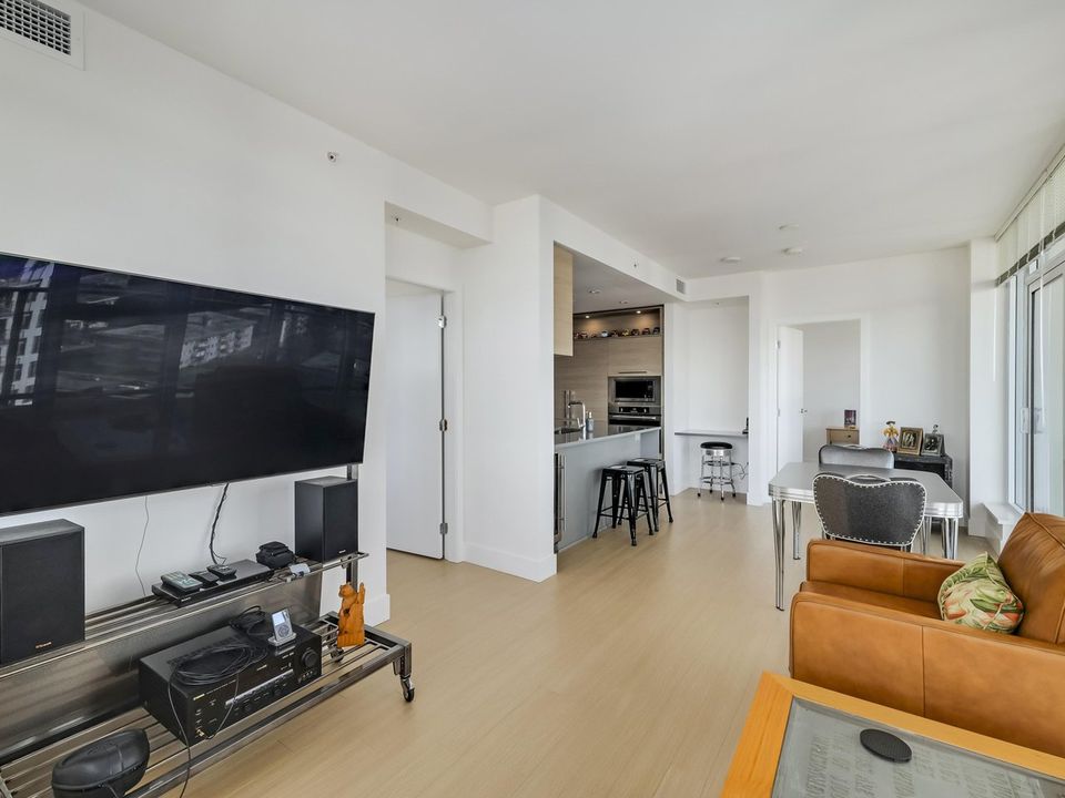 3 at 1605 - 7388 Kingsway, Edmonds BE, Burnaby East