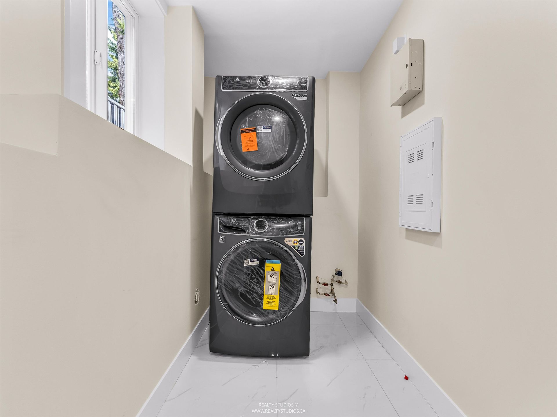 Washer/ Dryer at 1 - 5221 Clarendon Street, Collingwood VE, Vancouver East Washer/ Dryer at 1 - 5221 Clarendon Street, Collingwood VE, Vancouver East