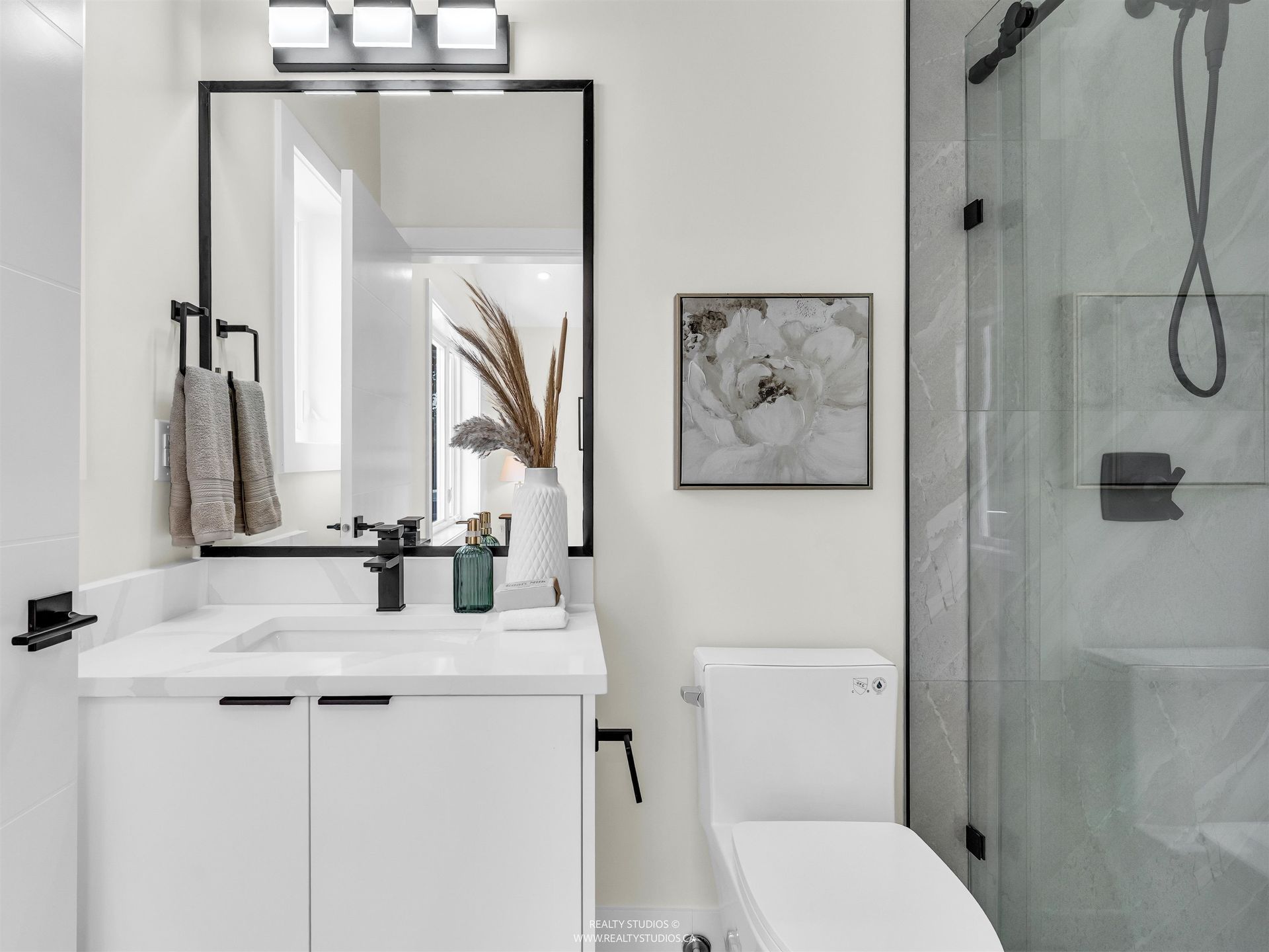 Ensuite at 2 - 5221 Clarendon Street, Collingwood VE, Vancouver East Ensuite at 2 - 5221 Clarendon Street, Collingwood VE, Vancouver East