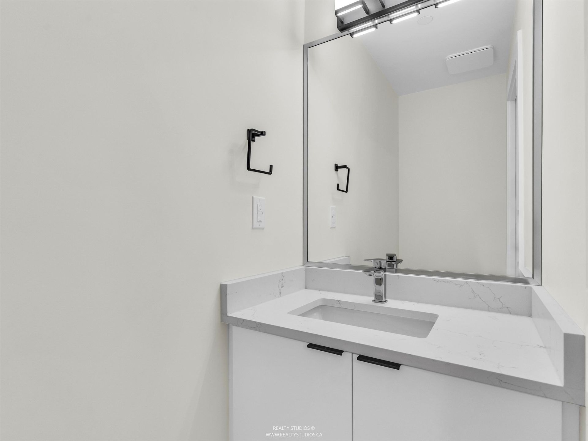 Basmeent level powder room at 2 - 5221 Clarendon Street, Collingwood VE, Vancouver East Basmeent level powder room at 2 - 5221 Clarendon Street, Collingwood VE, Vancouver East
