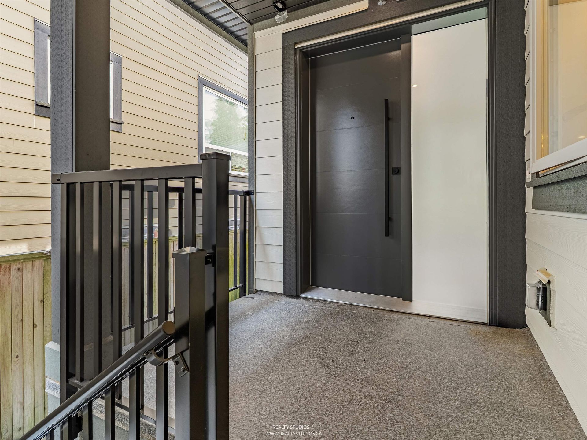 Front entry porch at 2 - 5221 Clarendon Street, Collingwood VE, Vancouver East Front entry porch at 2 - 5221 Clarendon Street, Collingwood VE, Vancouver East