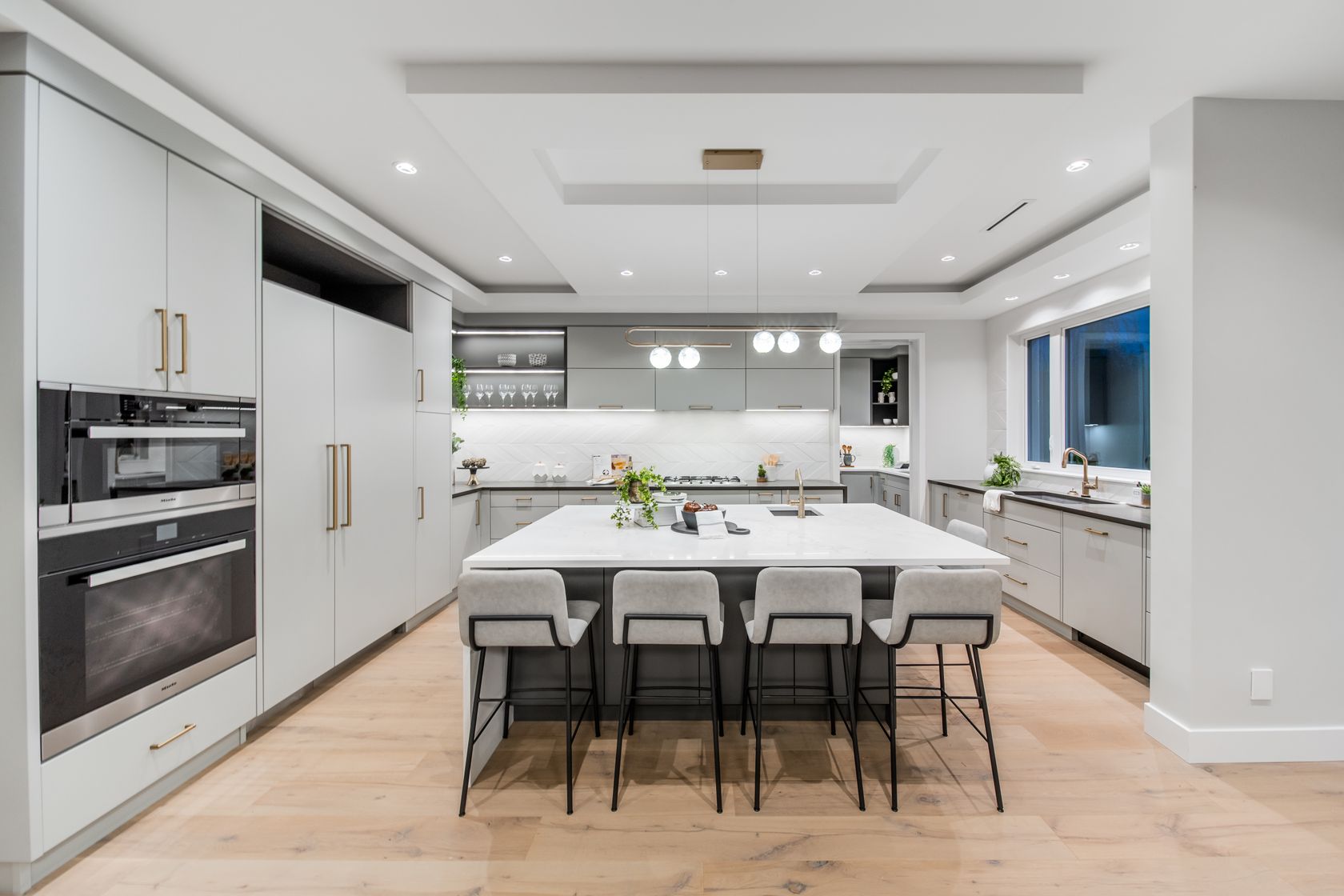 at 510 Roslyn Boulevard, Dollarton, North Vancouver