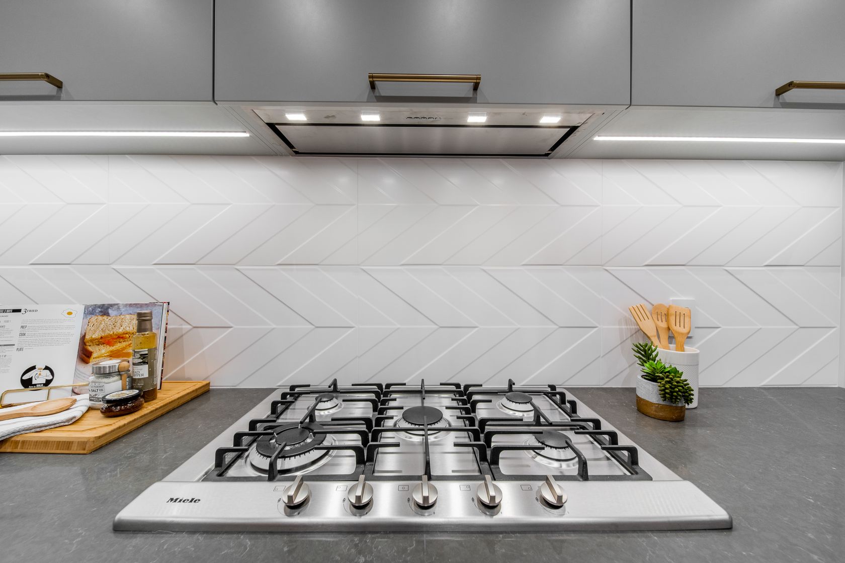 at 510 Roslyn Boulevard, Dollarton, North Vancouver