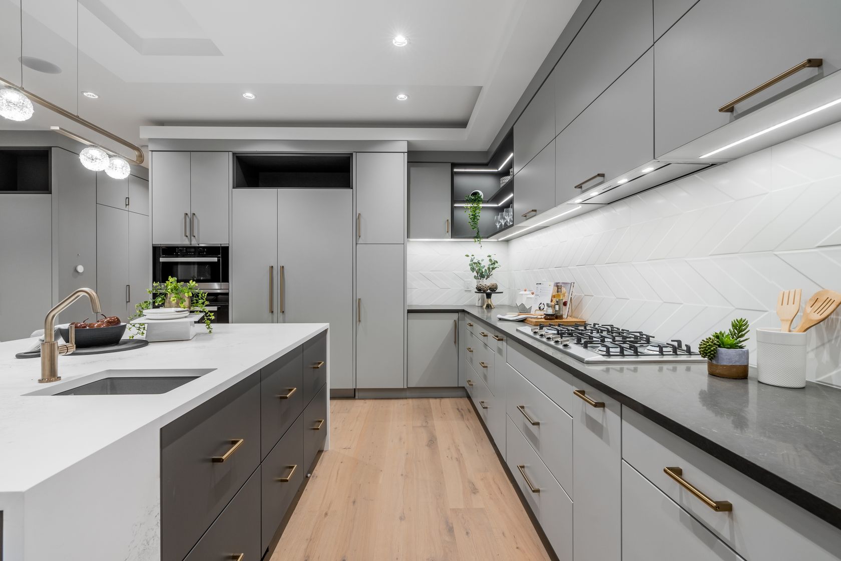 at 510 Roslyn Boulevard, Dollarton, North Vancouver