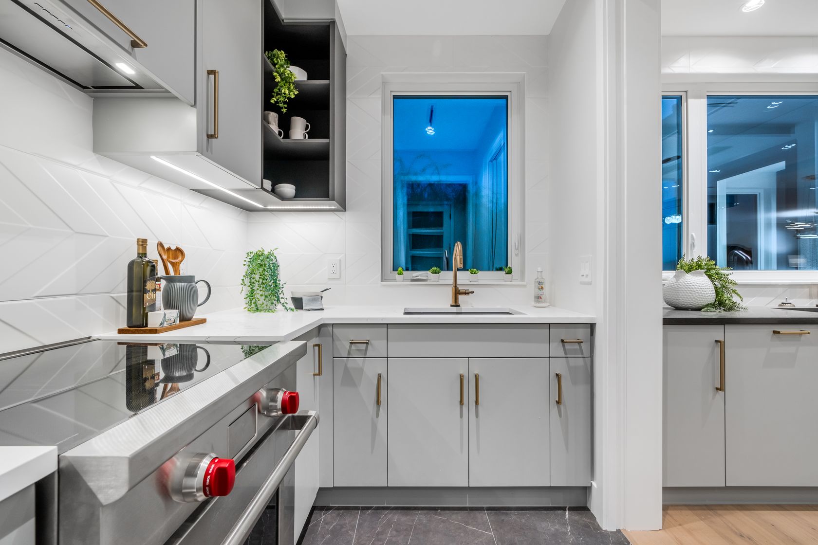 at 510 Roslyn Boulevard, Dollarton, North Vancouver