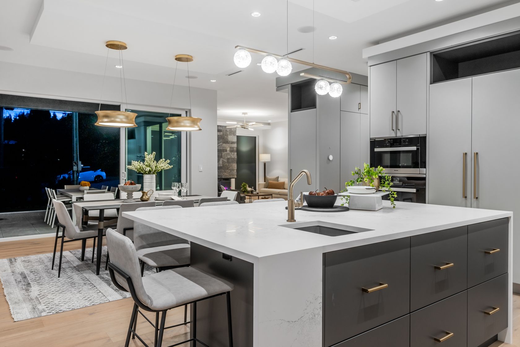 at 510 Roslyn Boulevard, Dollarton, North Vancouver