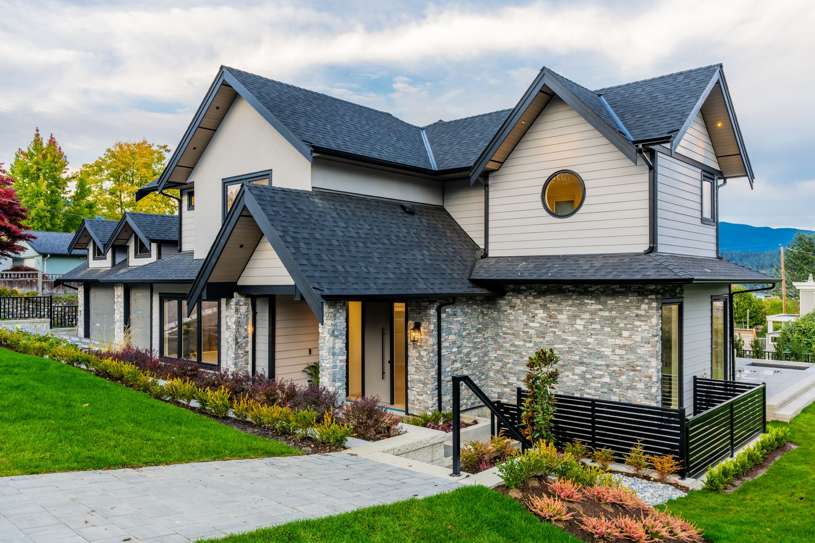 at 510 Roslyn Boulevard, Dollarton, North Vancouver