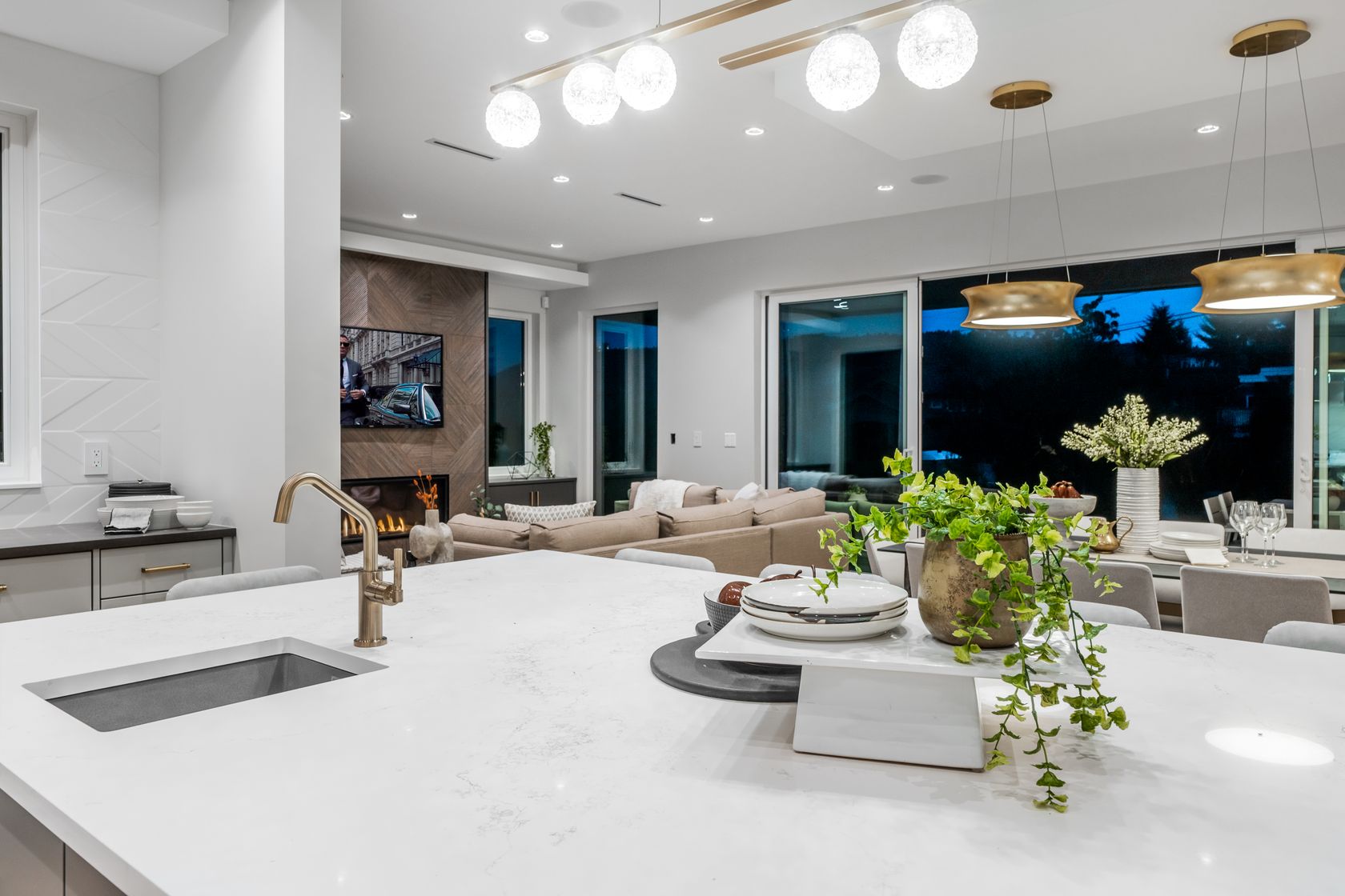 at 510 Roslyn Boulevard, Dollarton, North Vancouver