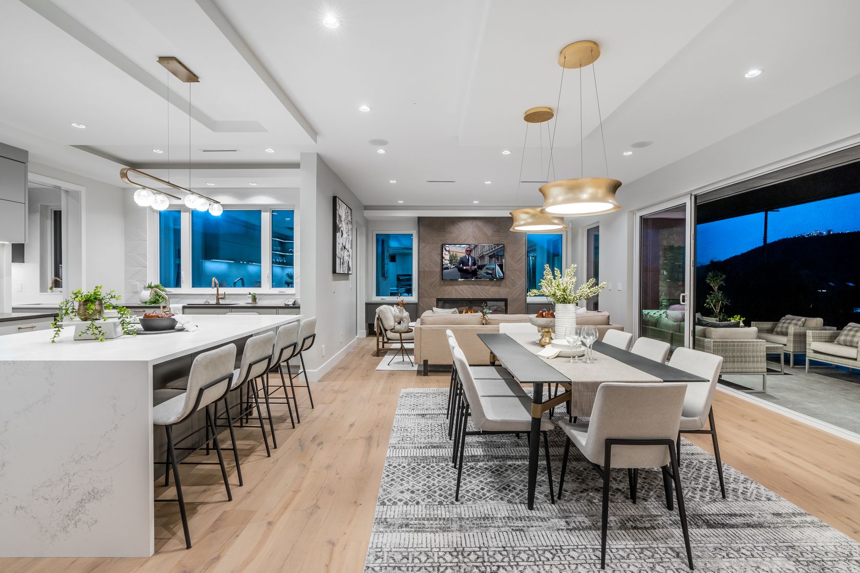 at 510 Roslyn Boulevard, Dollarton, North Vancouver