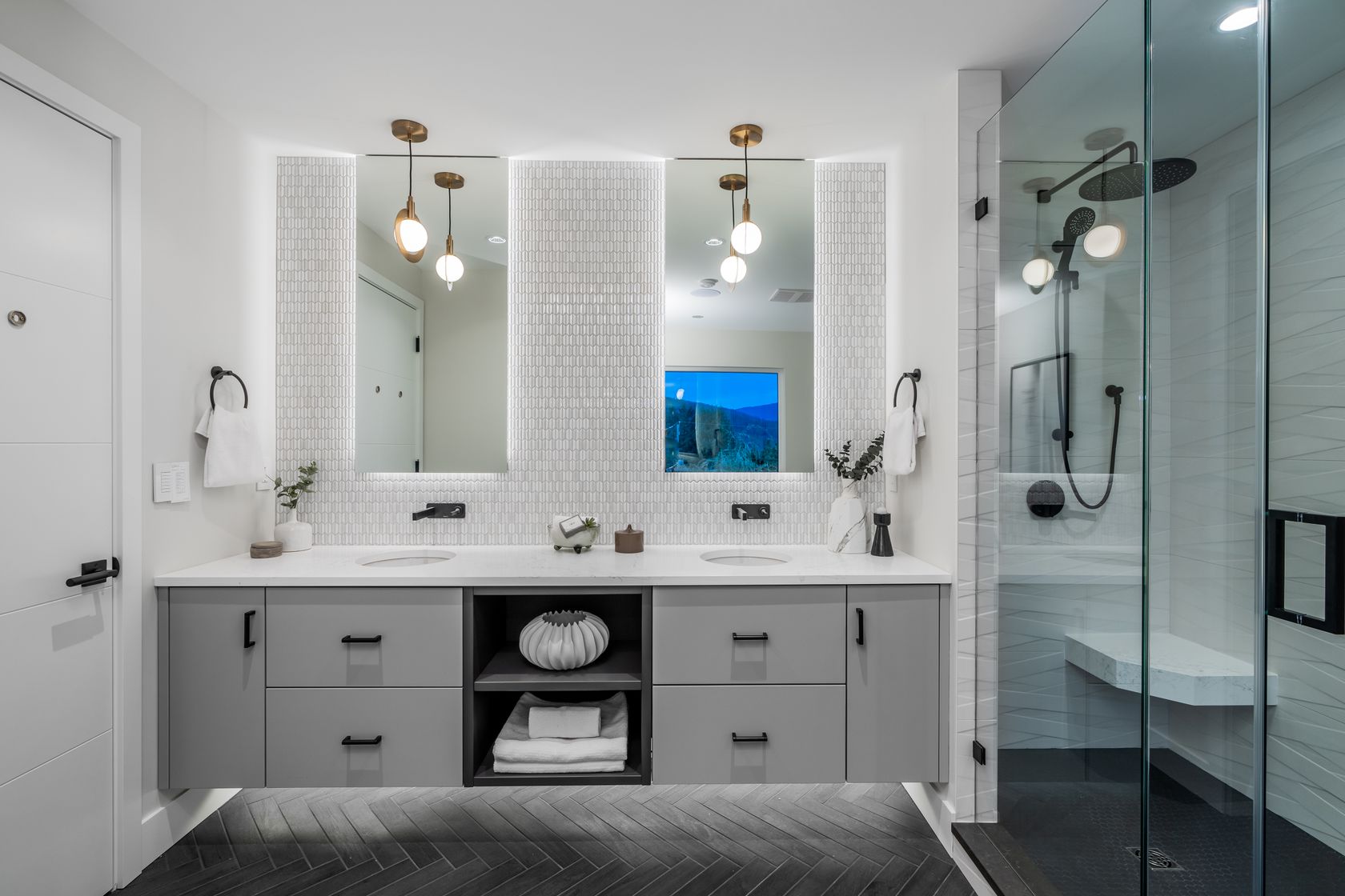 at 510 Roslyn Boulevard, Dollarton, North Vancouver