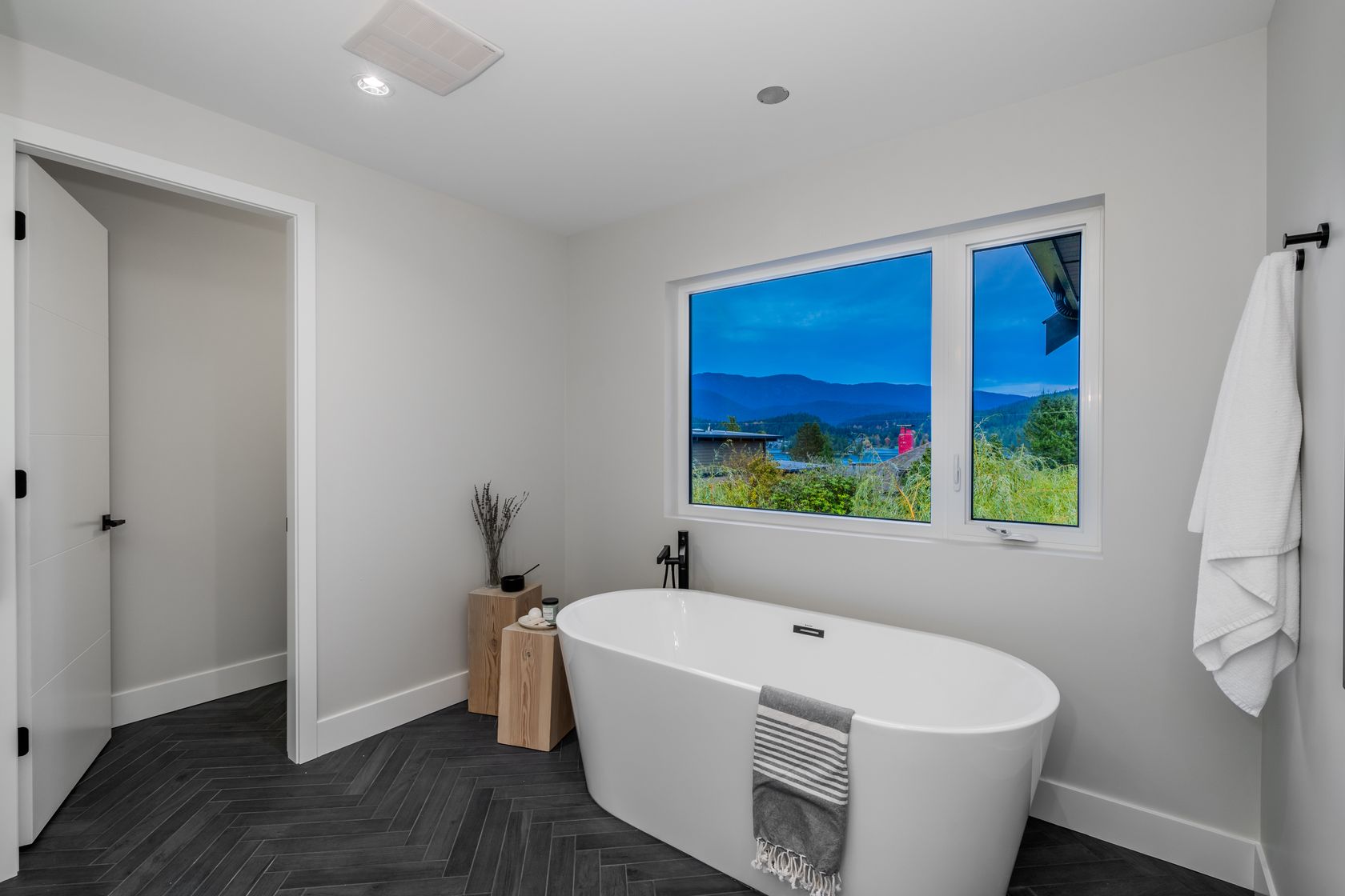 at 510 Roslyn Boulevard, Dollarton, North Vancouver