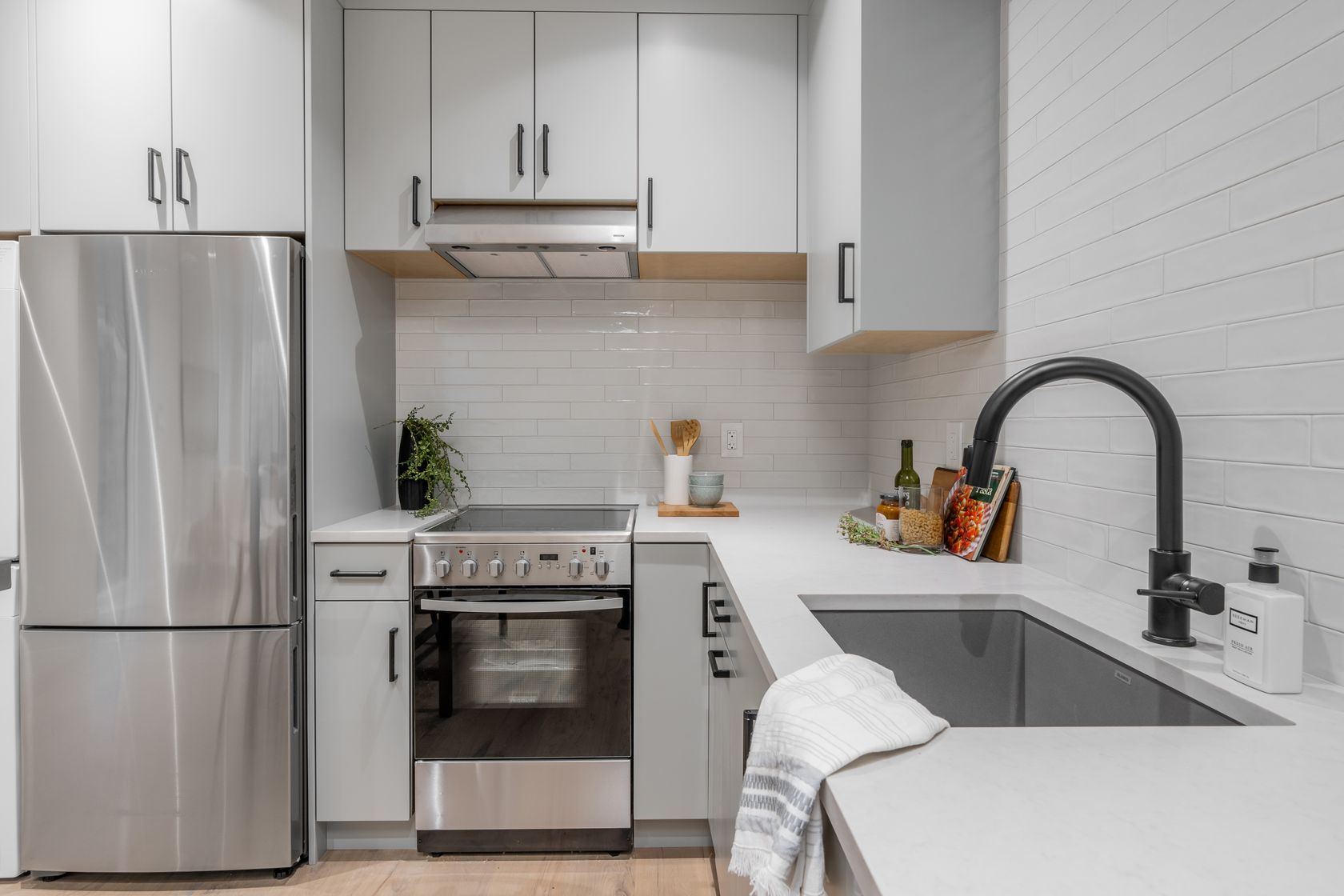 at 510 Roslyn Boulevard, Dollarton, North Vancouver