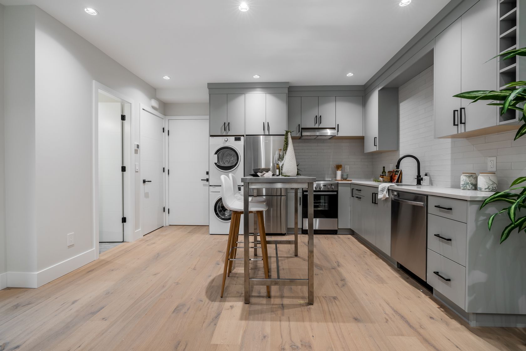 at 510 Roslyn Boulevard, Dollarton, North Vancouver