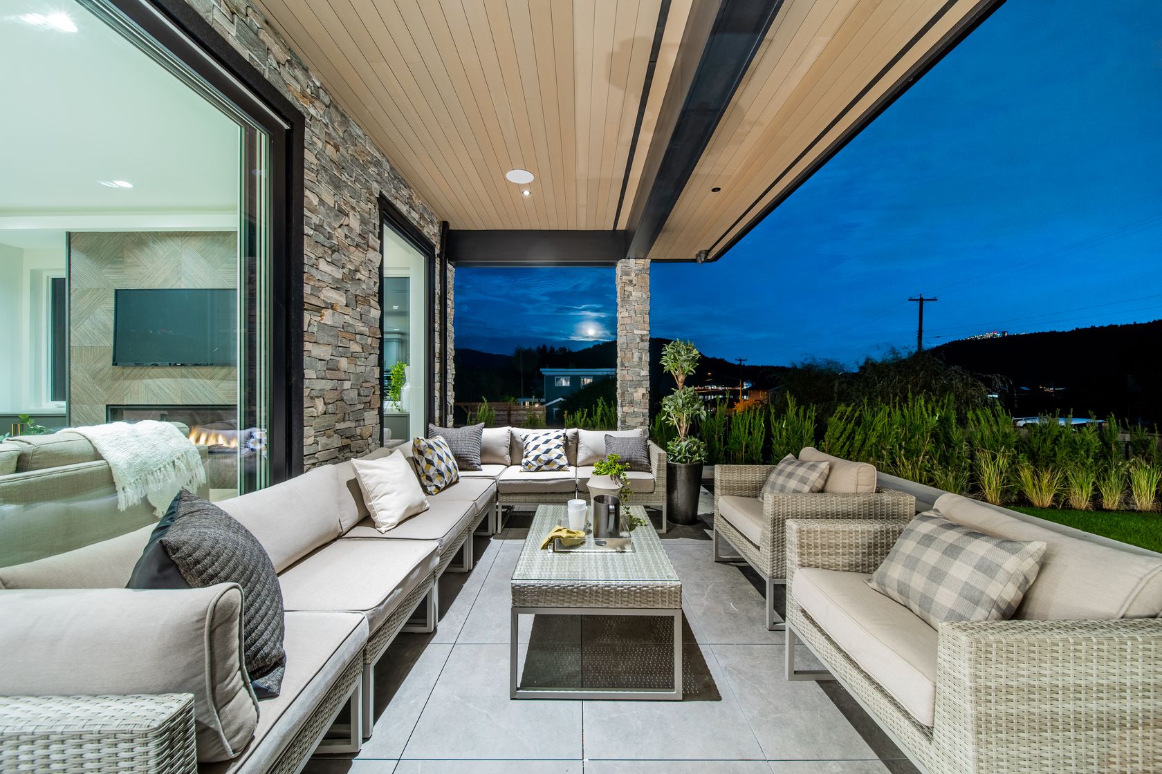 at 510 Roslyn Boulevard, Dollarton, North Vancouver