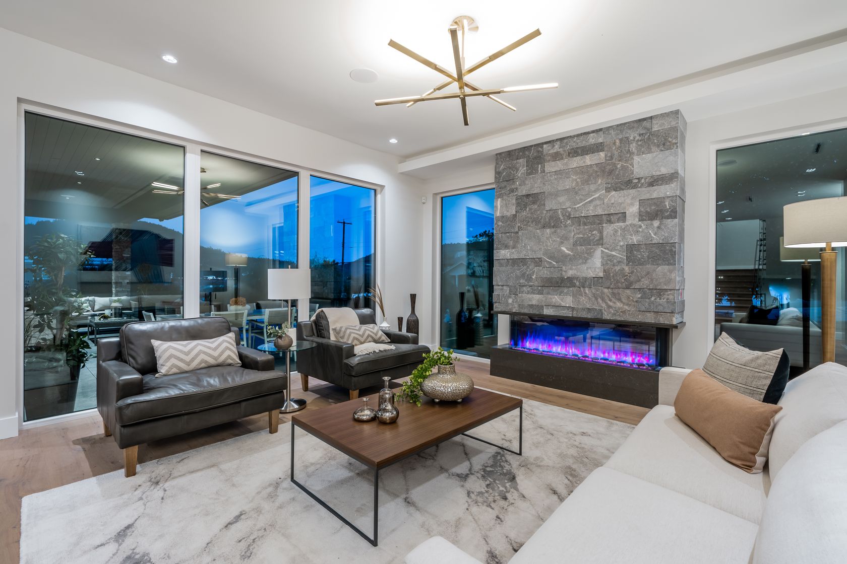 at 510 Roslyn Boulevard, Dollarton, North Vancouver