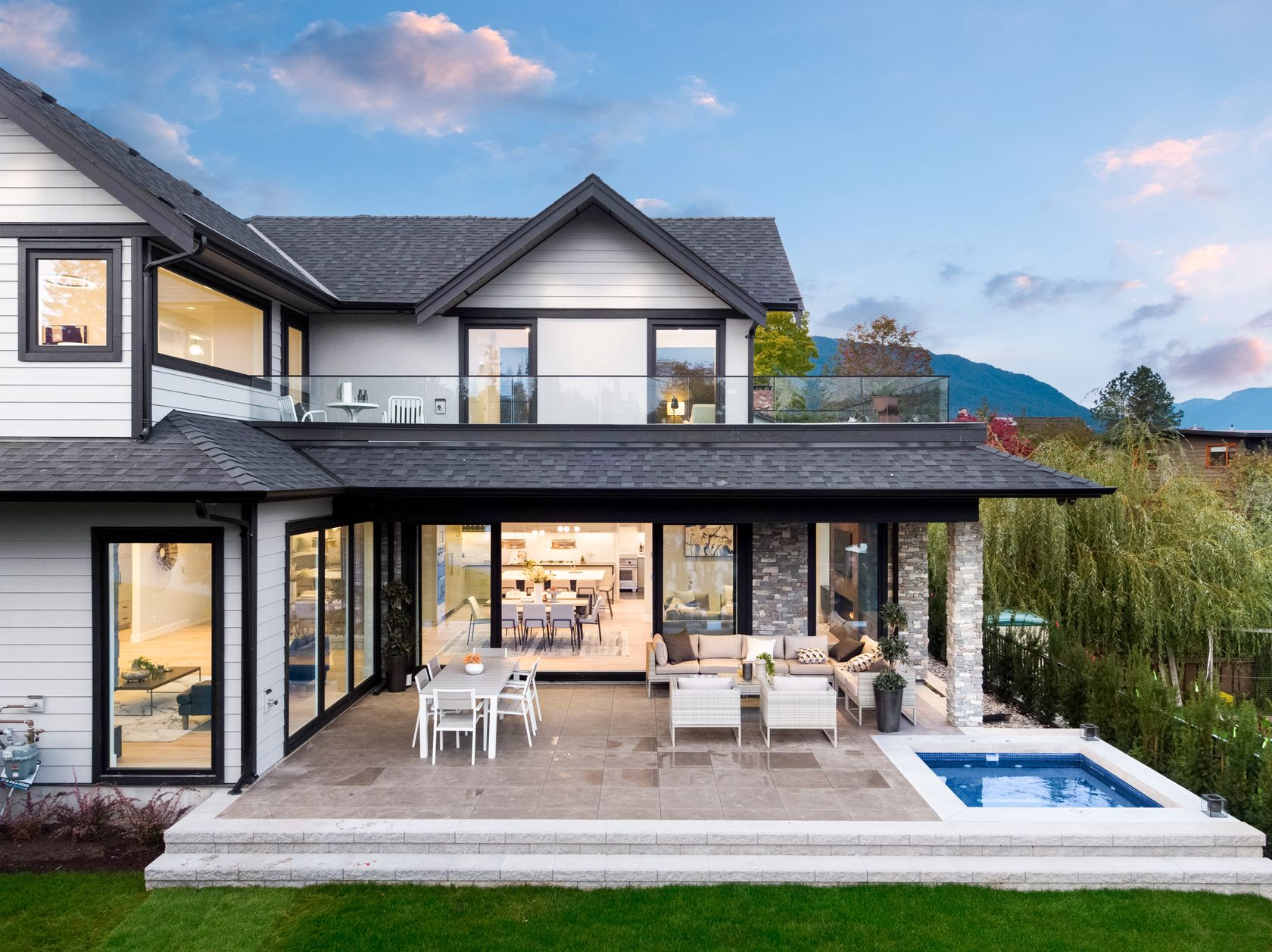 at 510 Roslyn Boulevard, Dollarton, North Vancouver