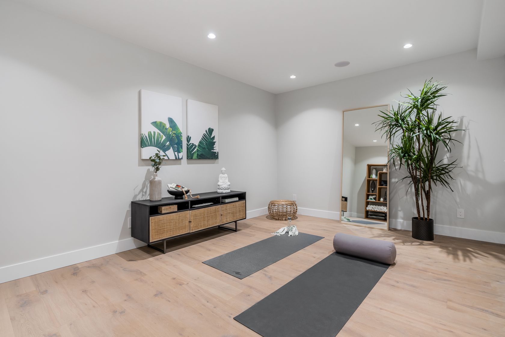 at 510 Roslyn Boulevard, Dollarton, North Vancouver