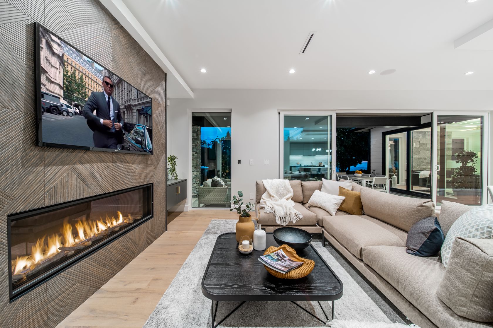 at 510 Roslyn Boulevard, Dollarton, North Vancouver