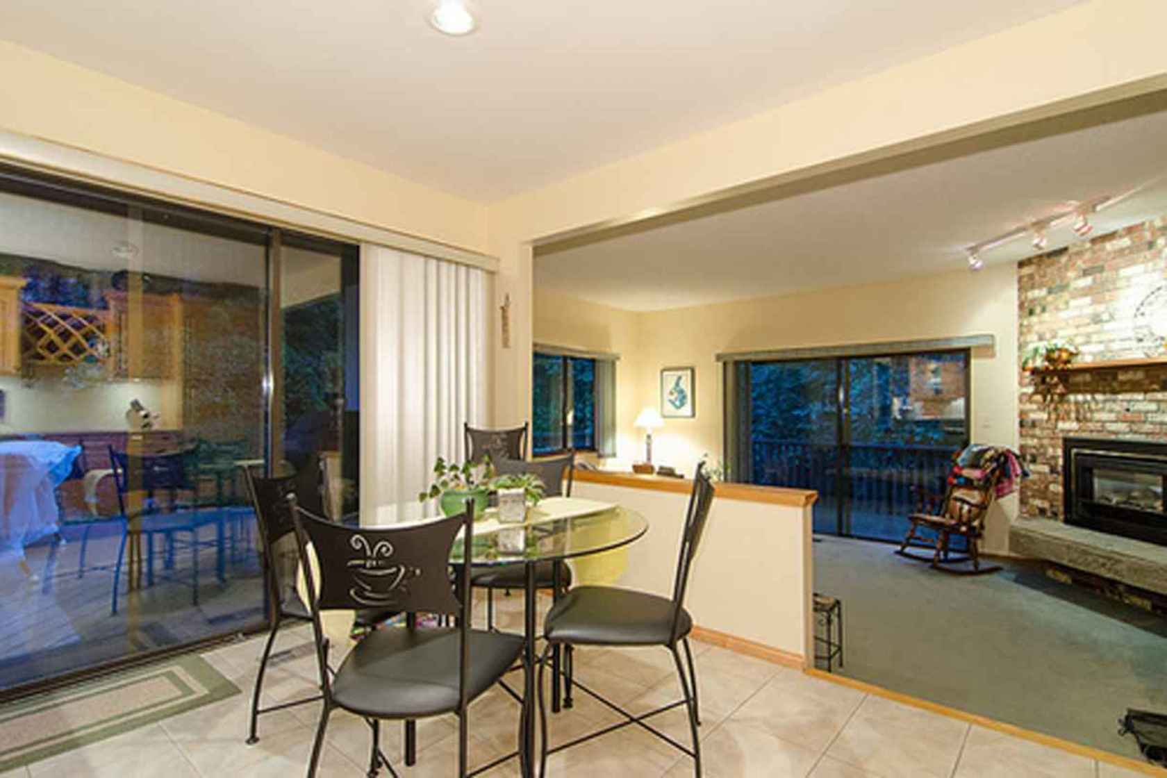 4279 at 3621 Mathers Avenue, Westmount WV, West Vancouver