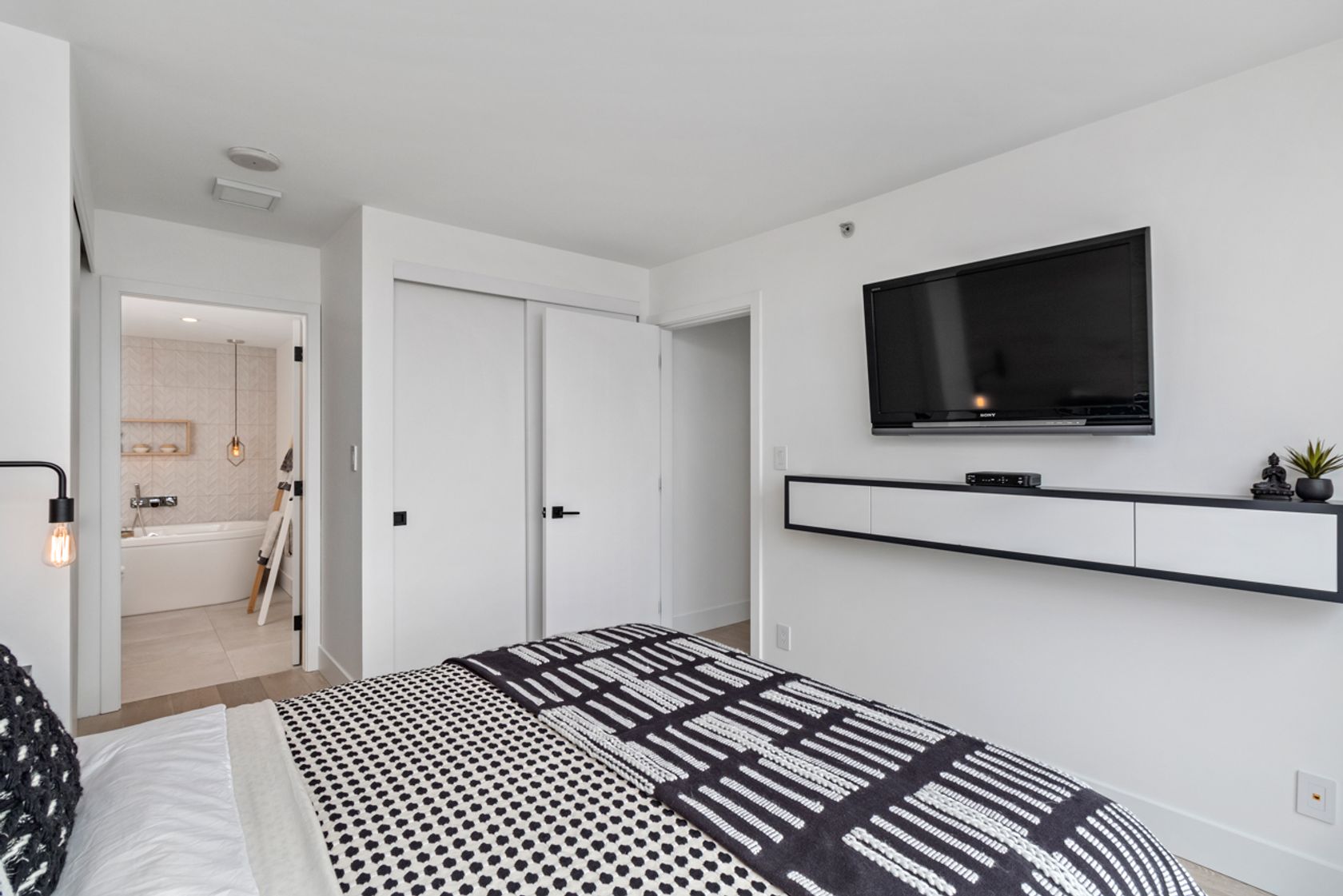 17 at 2103 - 188 Keefer Place, Downtown VW, Vancouver West