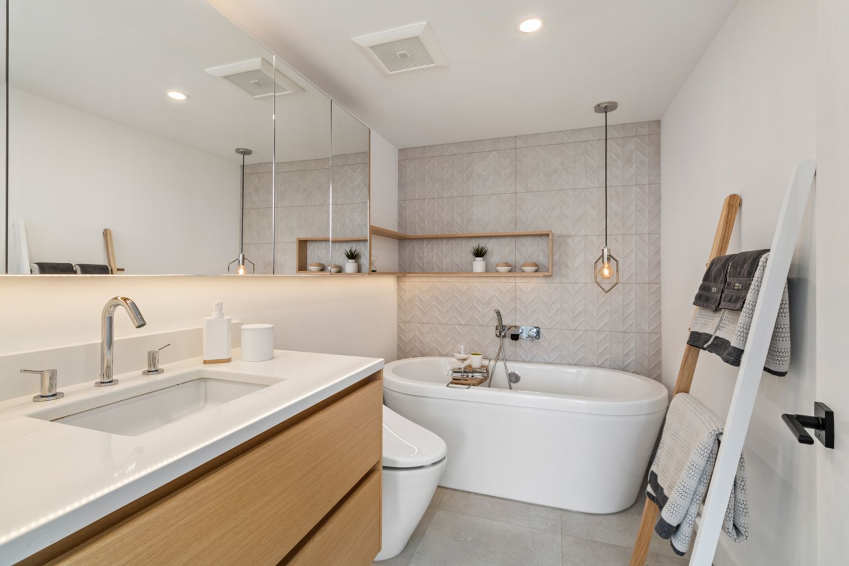 18 at 2103 - 188 Keefer Place, Downtown VW, Vancouver West