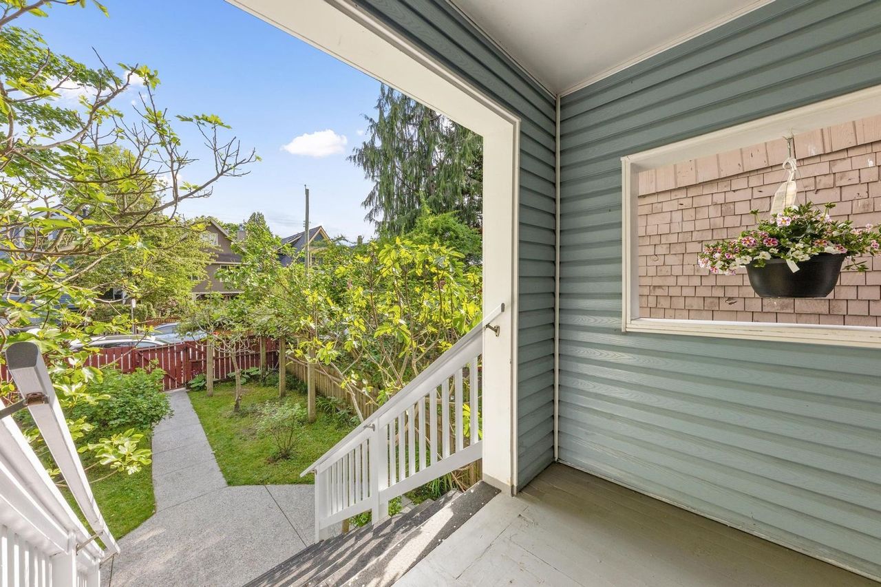 2635-w-5th-avenue-kitsilano-vancouver-west-02 at 2635 W 5th Avenue, Kitsilano, Vancouver West