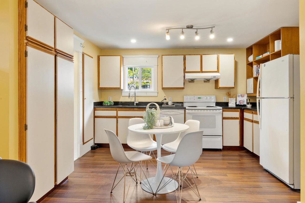 2635-w-5th-avenue-kitsilano-vancouver-west-07 at 2635 W 5th Avenue, Kitsilano, Vancouver West