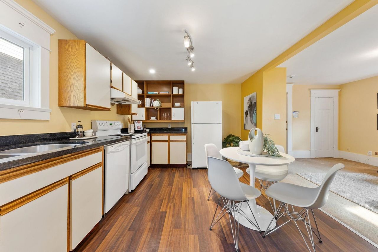 2635-w-5th-avenue-kitsilano-vancouver-west-08 at 2635 W 5th Avenue, Kitsilano, Vancouver West