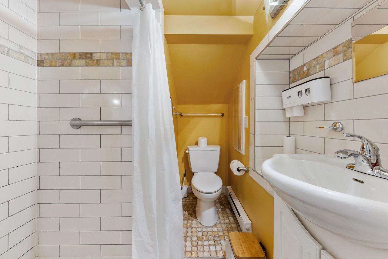 2635-w-5th-avenue-kitsilano-vancouver-west-18 at 2635 W 5th Avenue, Kitsilano, Vancouver West