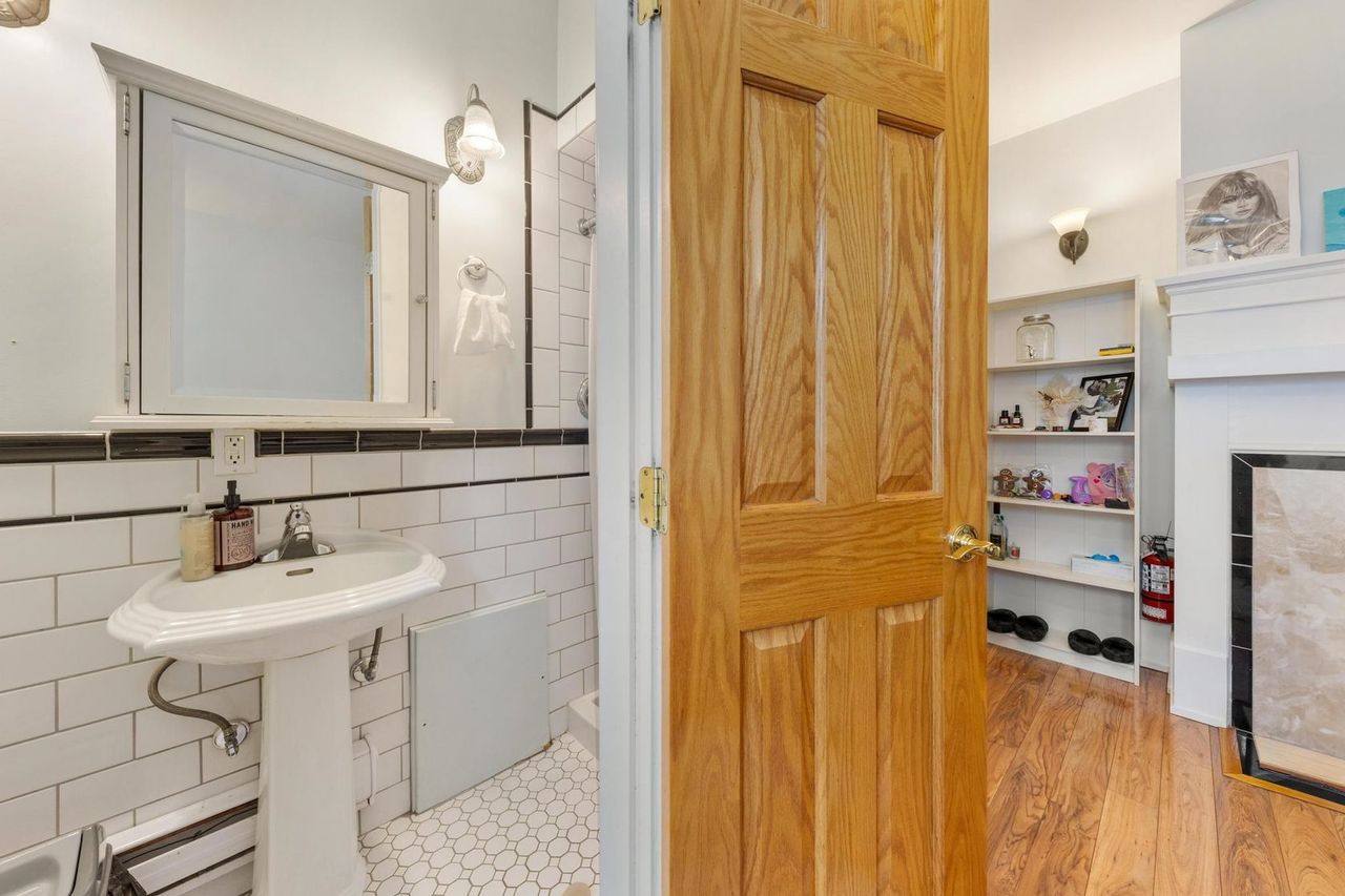 2635-w-5th-avenue-kitsilano-vancouver-west-20 at 2635 W 5th Avenue, Kitsilano, Vancouver West