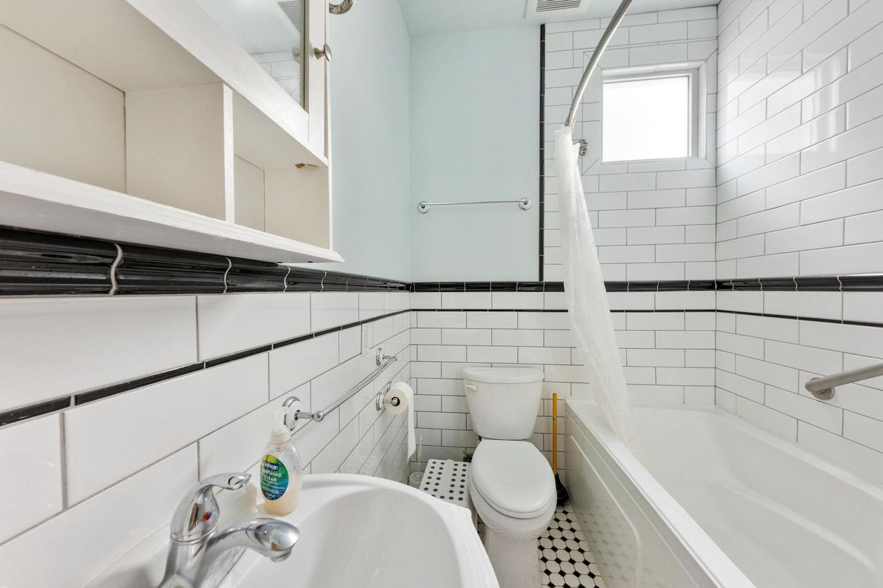 2635-w-5th-avenue-kitsilano-vancouver-west-22 at 2635 W 5th Avenue, Kitsilano, Vancouver West