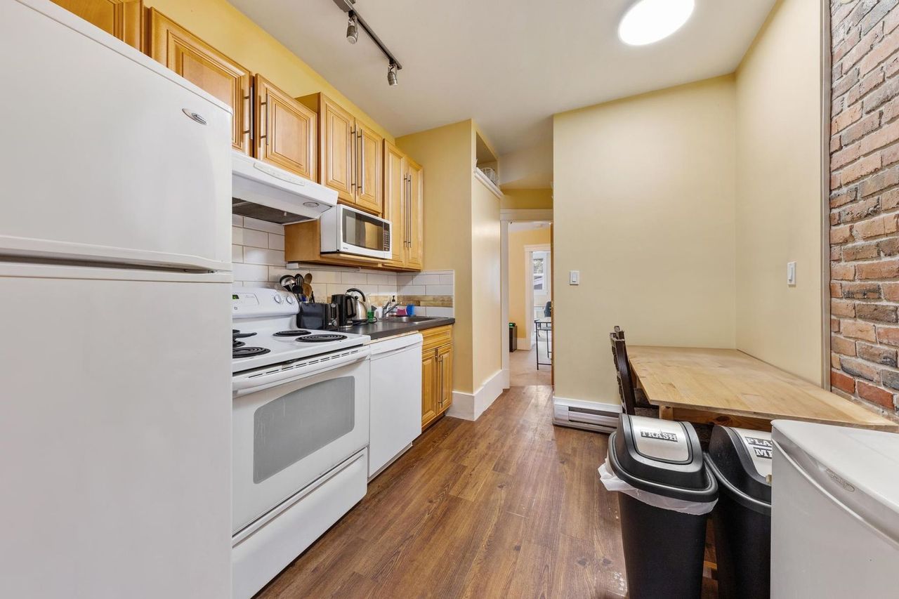 2635-w-5th-avenue-kitsilano-vancouver-west-24 at 2635 W 5th Avenue, Kitsilano, Vancouver West