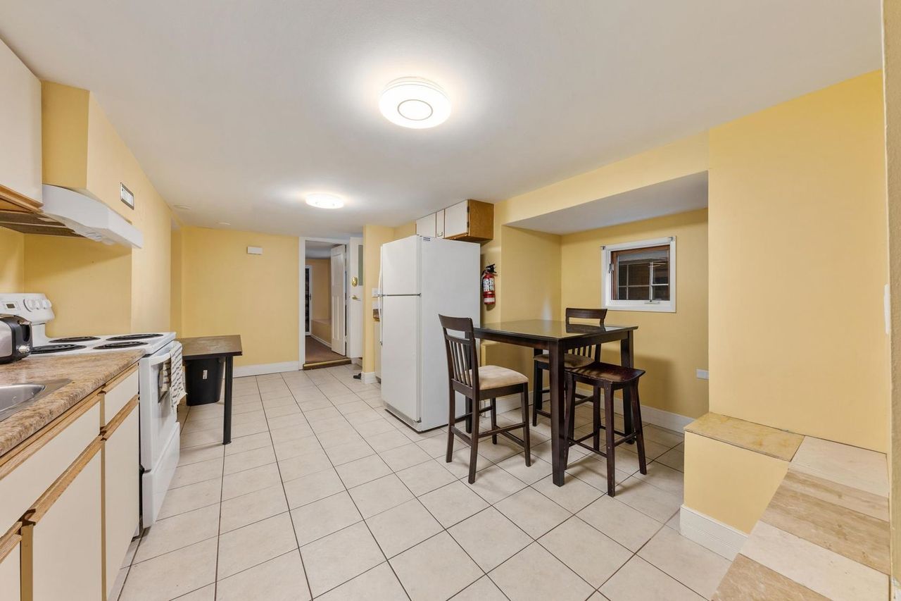 2635-w-5th-avenue-kitsilano-vancouver-west-27 at 2635 W 5th Avenue, Kitsilano, Vancouver West