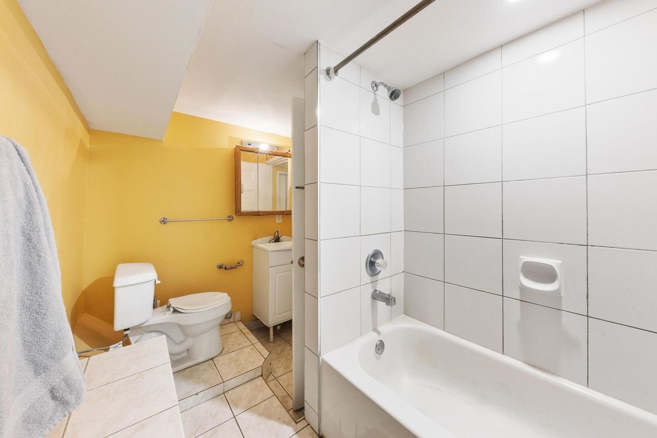 2635-w-5th-avenue-kitsilano-vancouver-west-30 at 2635 W 5th Avenue, Kitsilano, Vancouver West