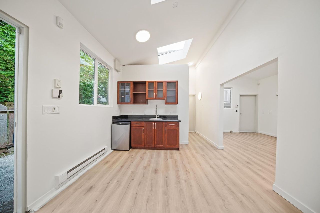 2635-w-5th-avenue-kitsilano-vancouver-west-32 at 2635 W 5th Avenue, Kitsilano, Vancouver West