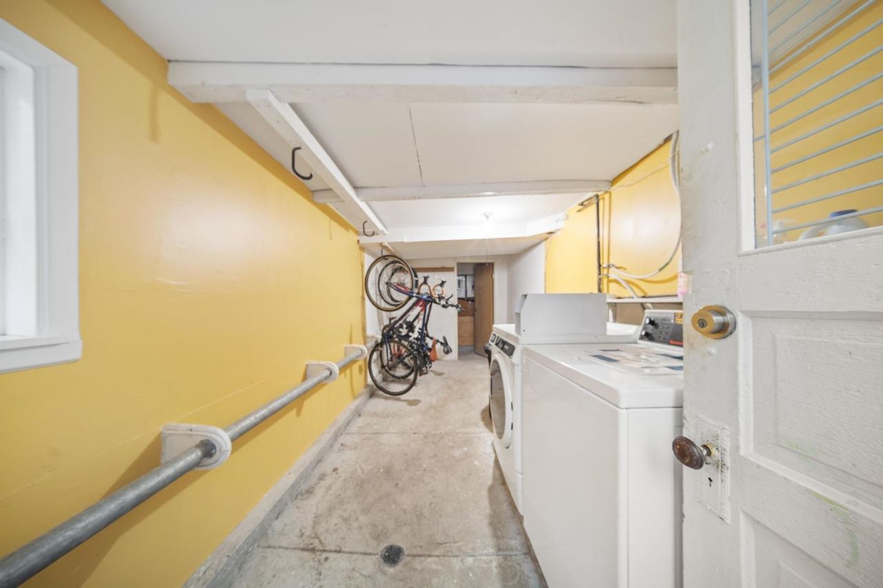 2635-w-5th-avenue-kitsilano-vancouver-west-36 at 2635 W 5th Avenue, Kitsilano, Vancouver West