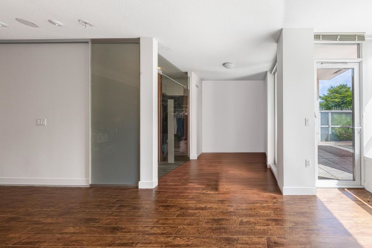 175-w-2nd-street-lower-lonsdale-north-vancouver-16 at 104 - 175 W 2nd Street, Lower Lonsdale, North Vancouver