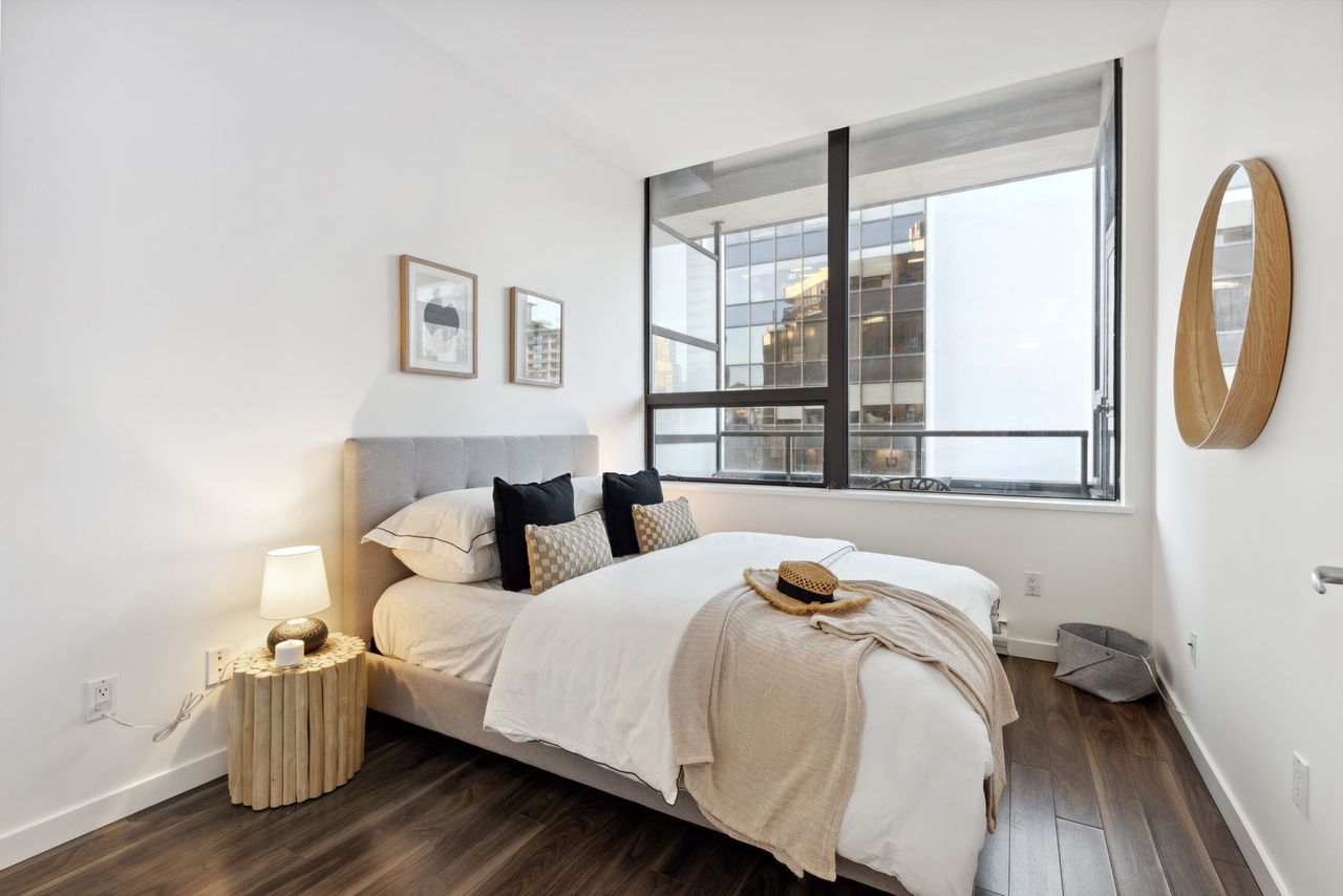 17-web-or-mls-0017 at 814 - 1010 Howe Street, Downtown VW, Vancouver West