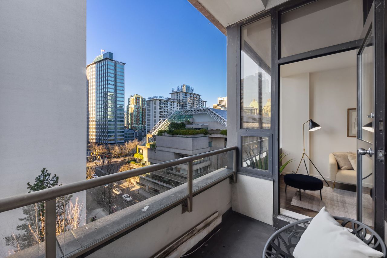 21-web-or-mls-0021 at 814 - 1010 Howe Street, Downtown VW, Vancouver West