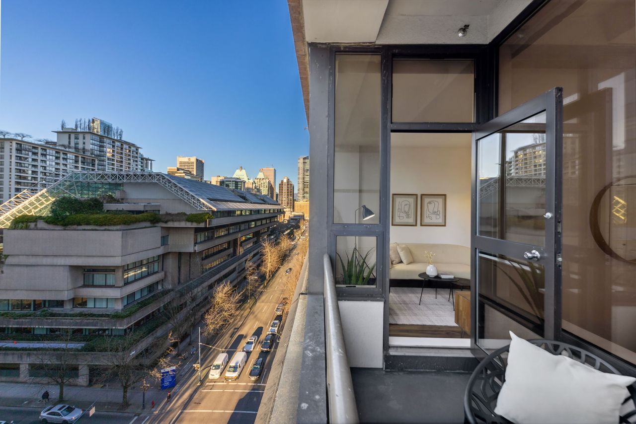 22-web-or-mls-0022 at 814 - 1010 Howe Street, Downtown VW, Vancouver West