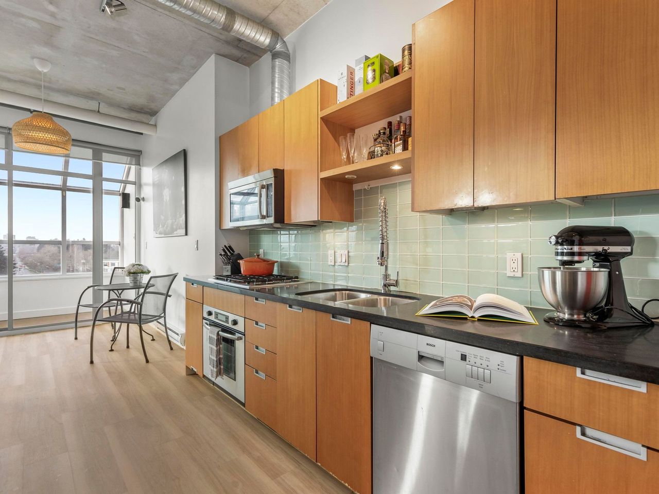 495-w-6-avenue-false-creek-vancouver-west-04 at 502 - 495 W 6 Avenue, False Creek, Vancouver West