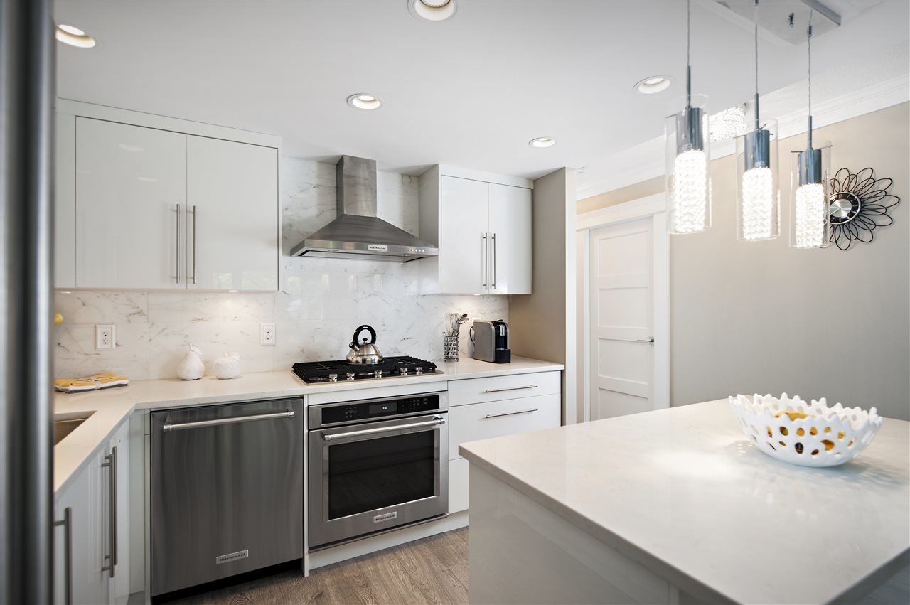 1033-marinaside-crescent-yaletown-vancouver-west-08 at 2J - 1033 Marinaside Crescent, Yaletown, Vancouver West