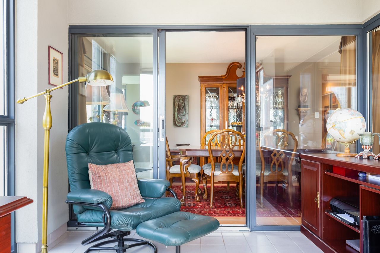 12 at 601 - 1177 Pacific Boulevard, Yaletown, Vancouver West