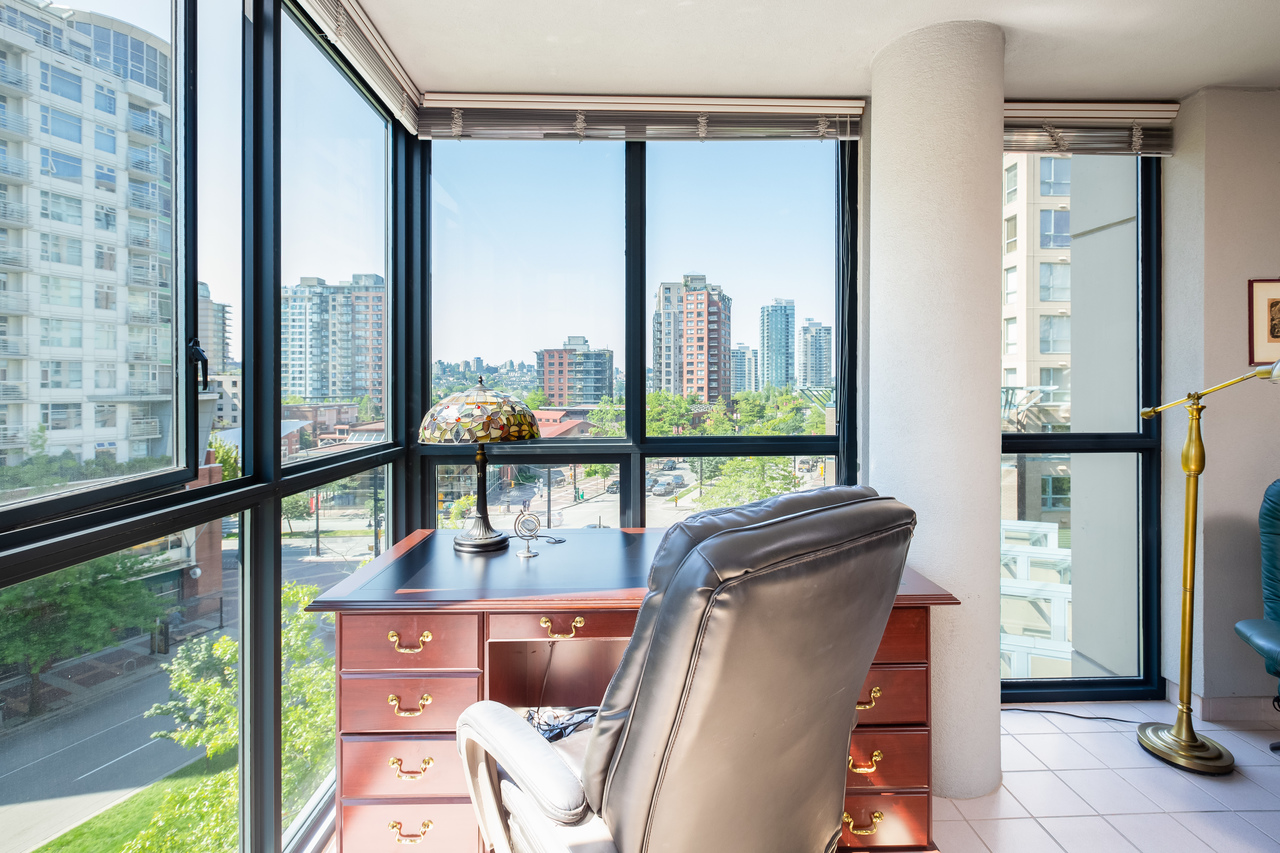 13 at 601 - 1177 Pacific Boulevard, Yaletown, Vancouver West
