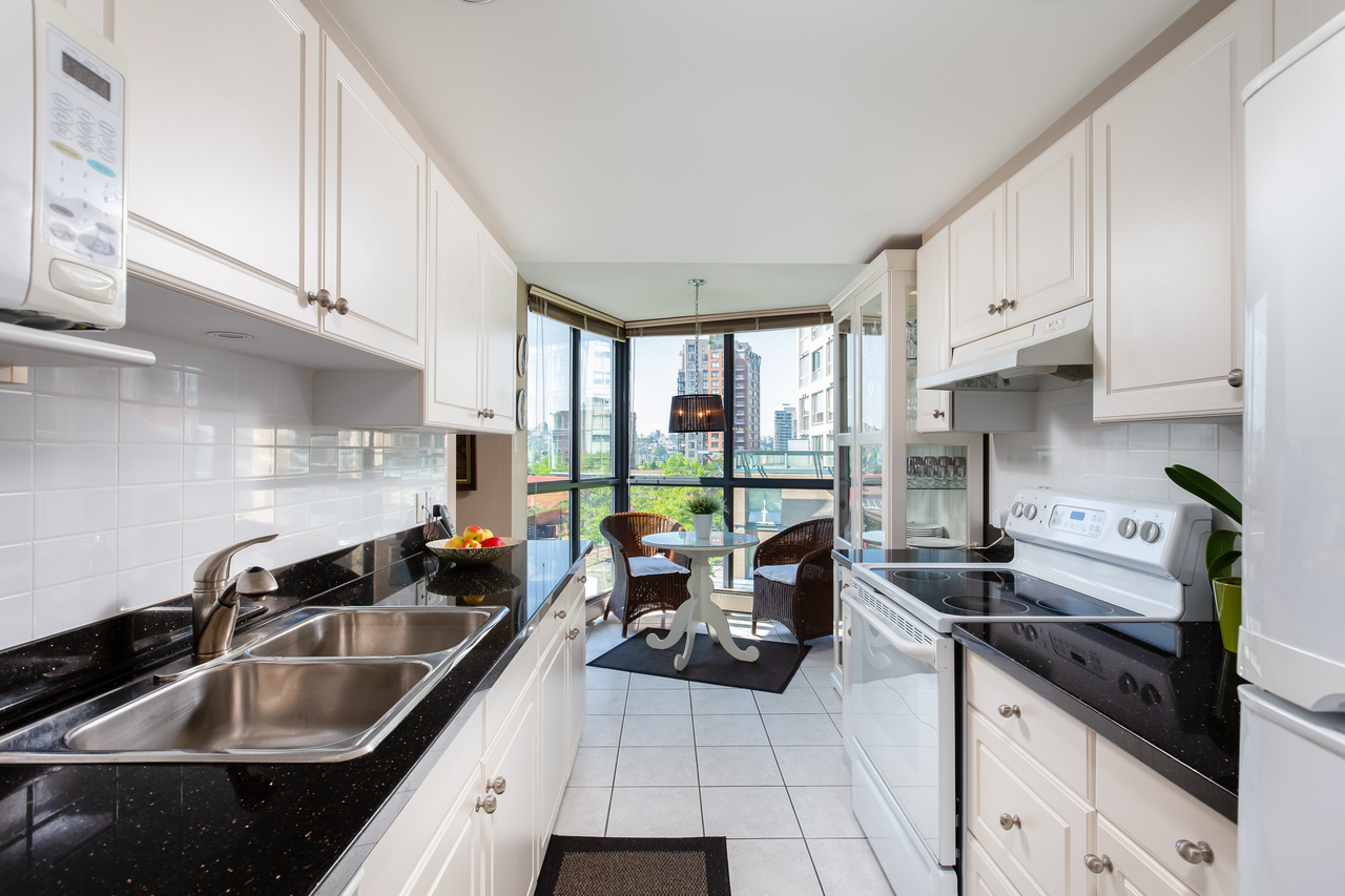 16 at 601 - 1177 Pacific Boulevard, Yaletown, Vancouver West