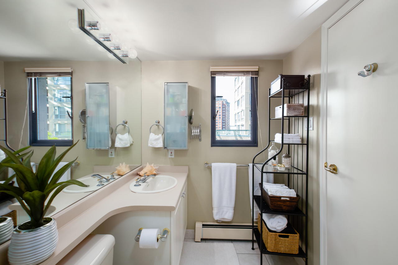 24 at 601 - 1177 Pacific Boulevard, Yaletown, Vancouver West