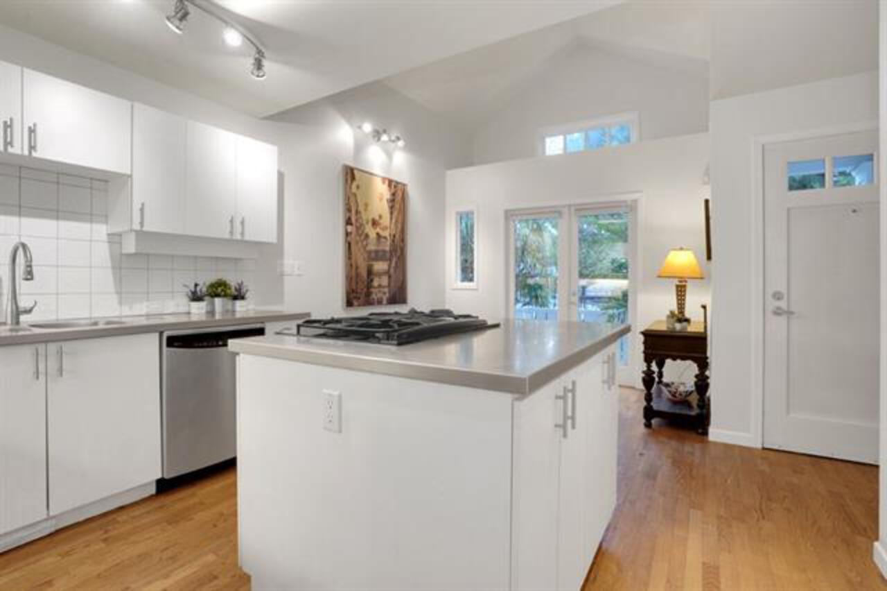 262555644-10 at 2987 W 5th Avenue, Kitsilano, Vancouver West