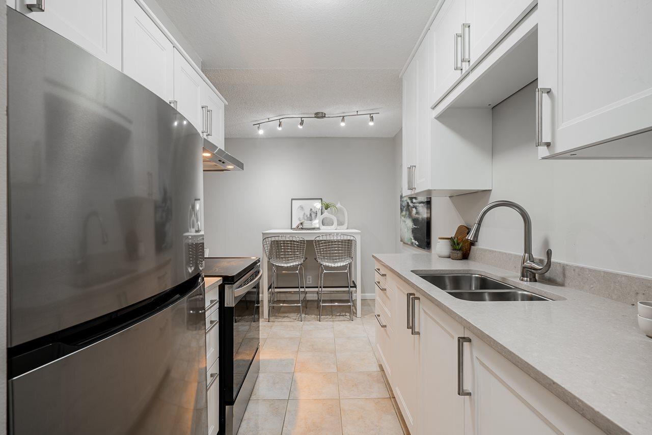 2016-fullerton-avenue-pemberton-nv-north-vancouver-08 at 1305 - 2016 Fullerton Avenue, Pemberton NV, North Vancouver